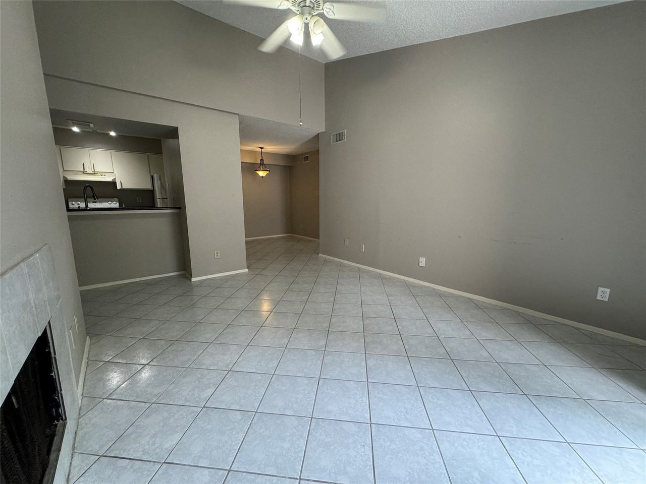 7128 N Holiday Dr - Photo 3 of 16