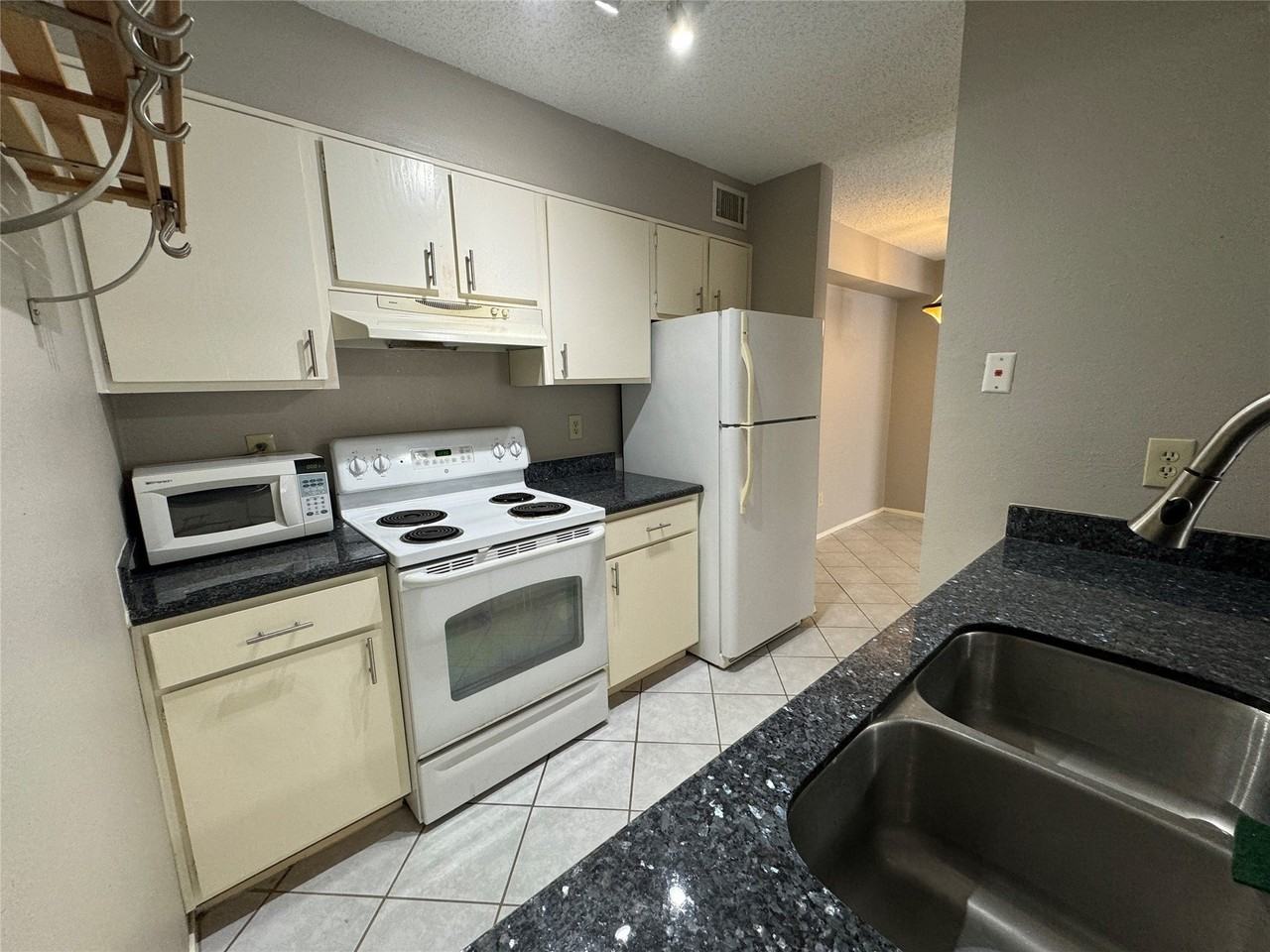 7128 N Holiday Dr - Photo 7 of 16