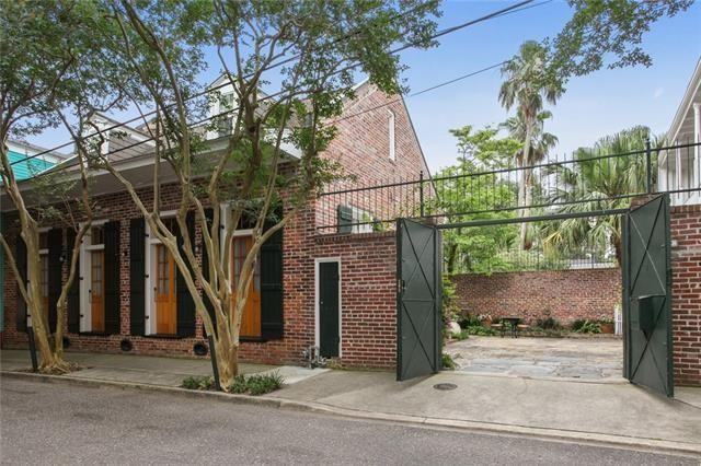 1124 Barracks St - Photo 2 of 26