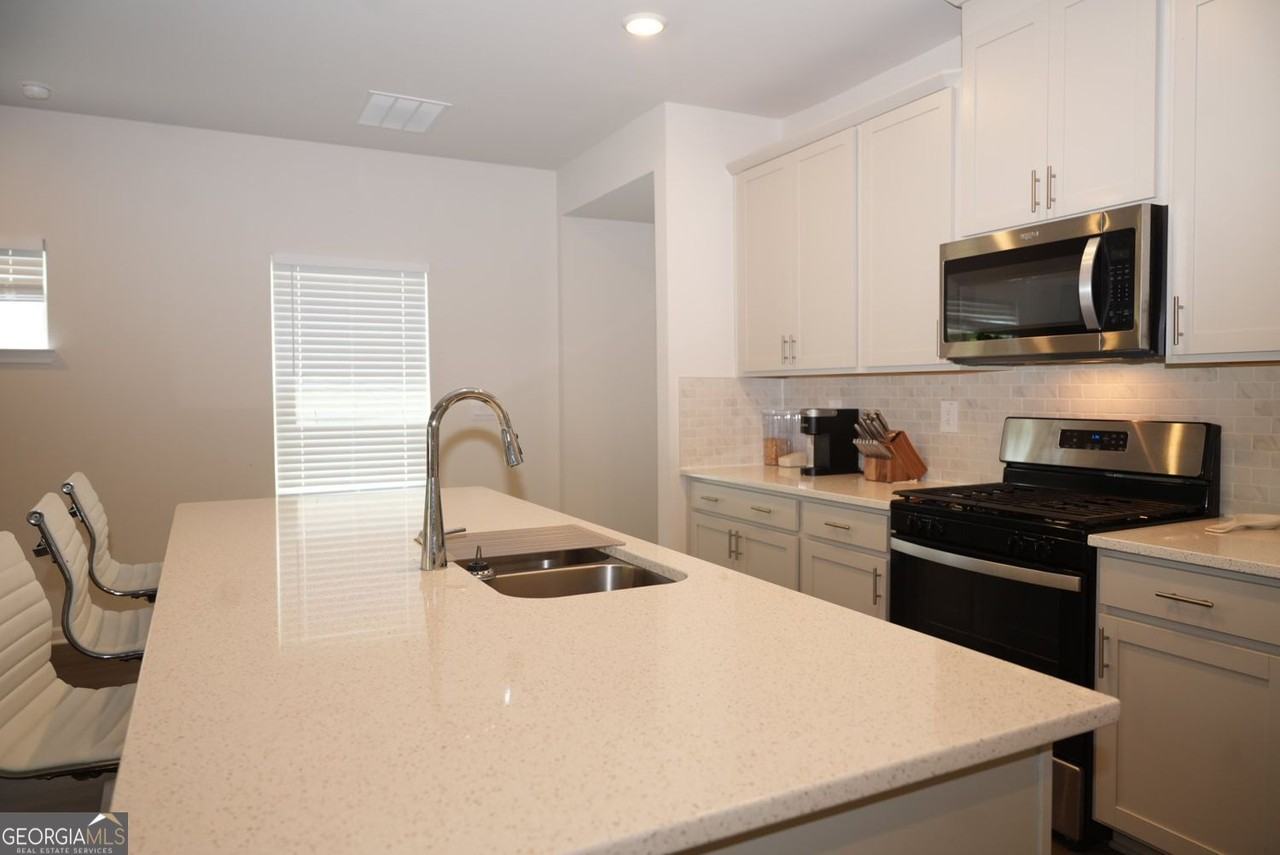 733 Gabby Pt Sw - Photo 2 of 15