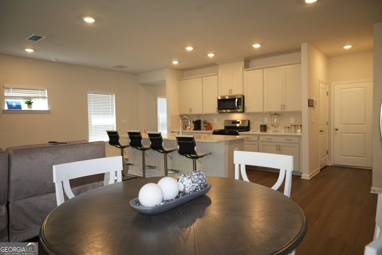 733 Gabby Pt Sw - Photo 5 of 15