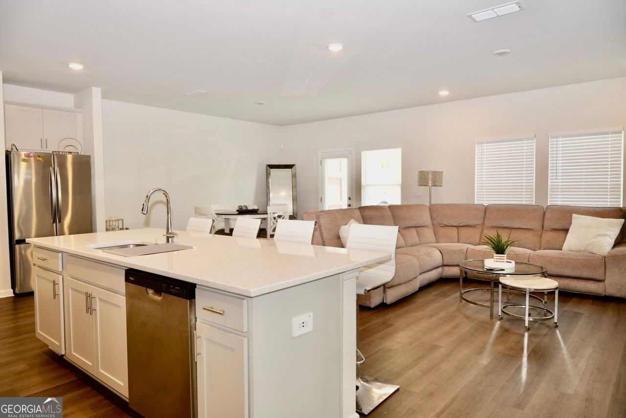 733 Gabby Pt Sw - Photo 6 of 15