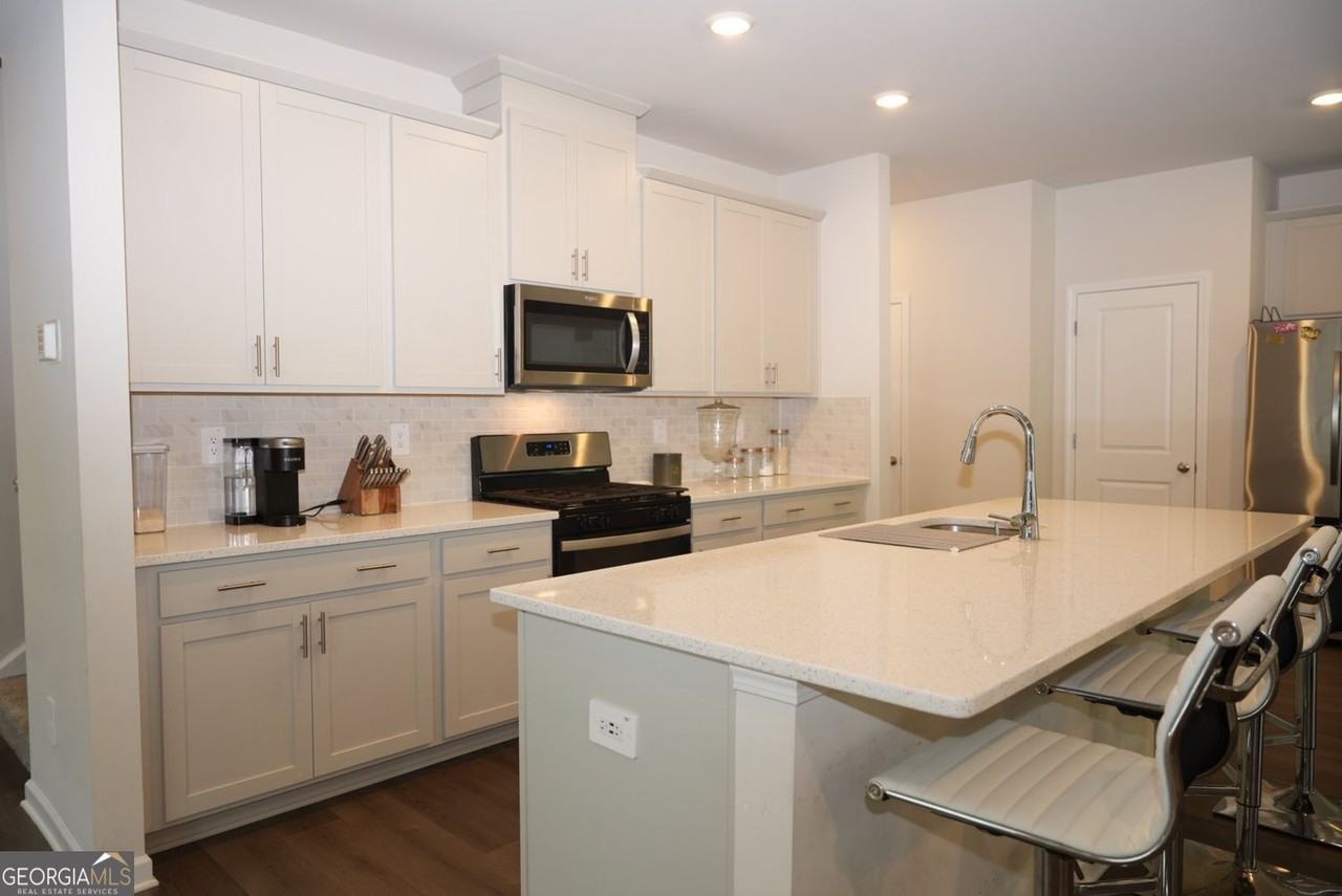 733 Gabby Pt Sw - Photo 7 of 15