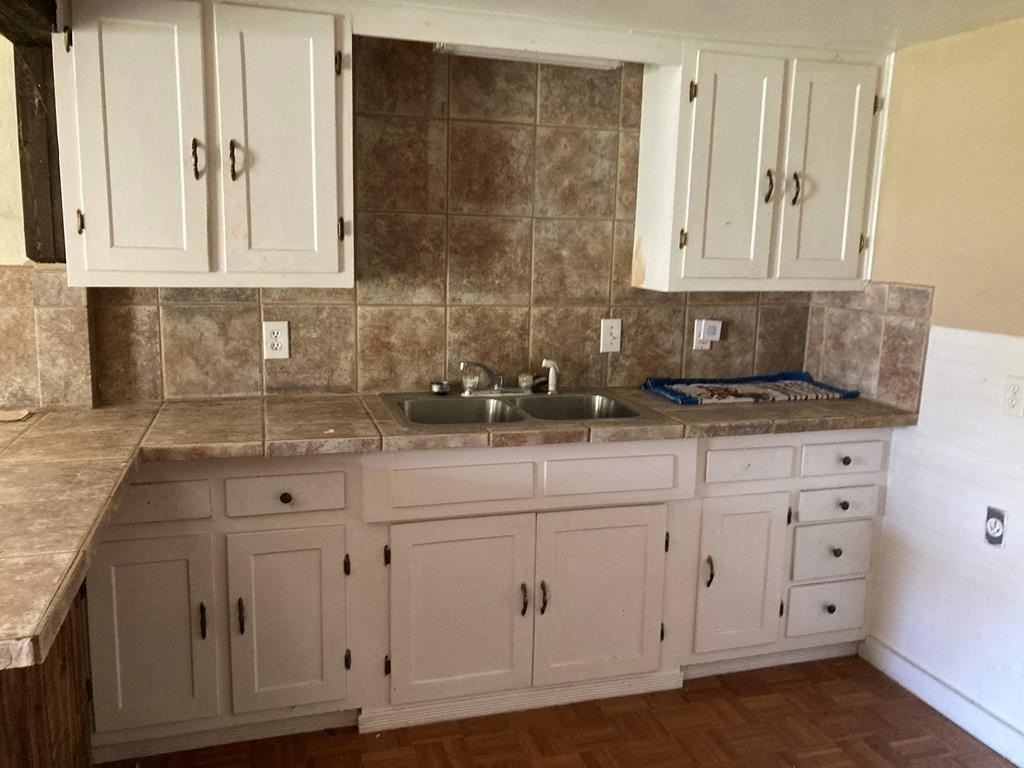 1204 Hassell St - Photo 2 of 5