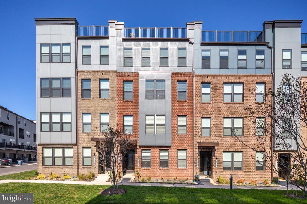 44485 Wolfhound Sq - Photo 2 of 50