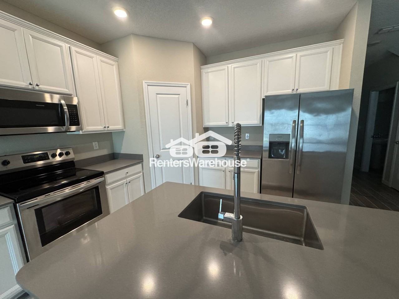 10323 Alder Creek Ln - Photo 3 of 32