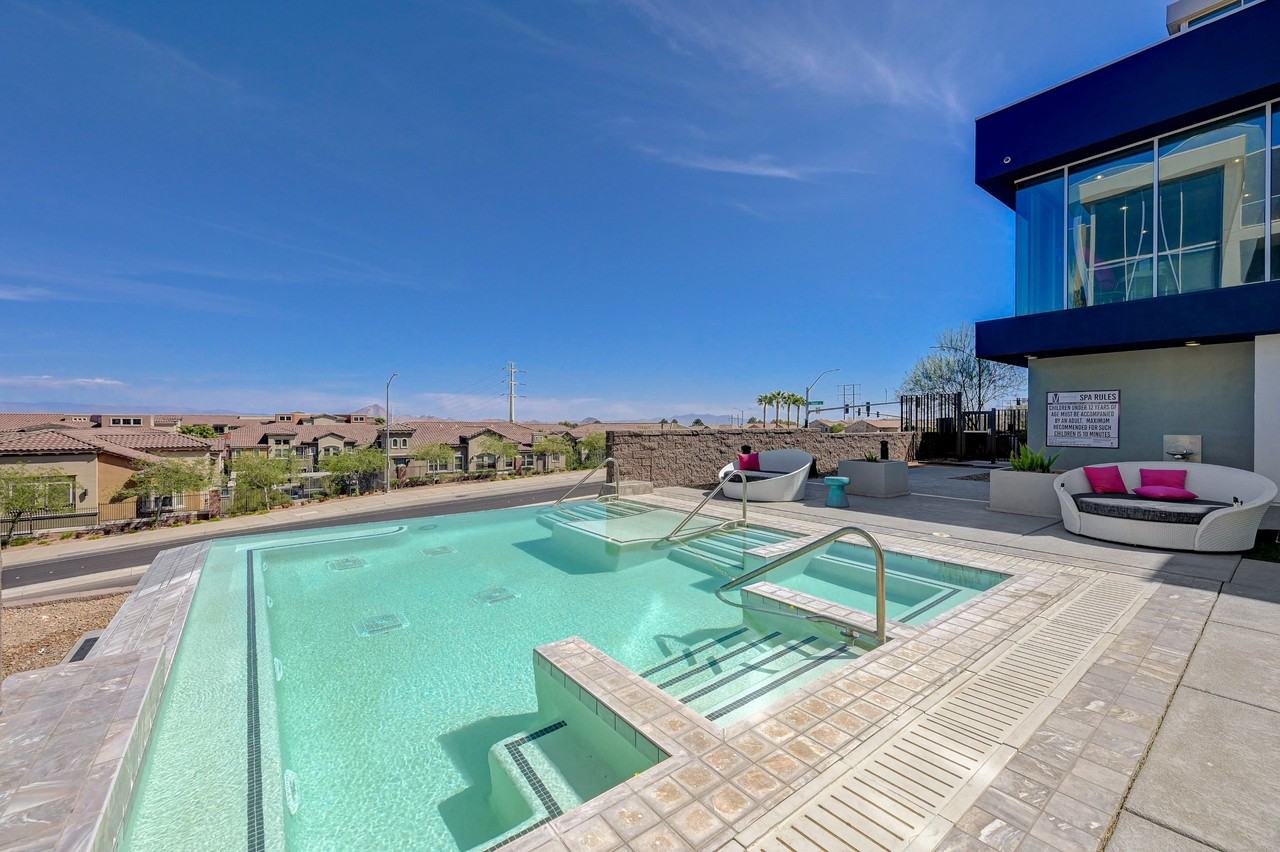 Vantage - Photo 5 of 50