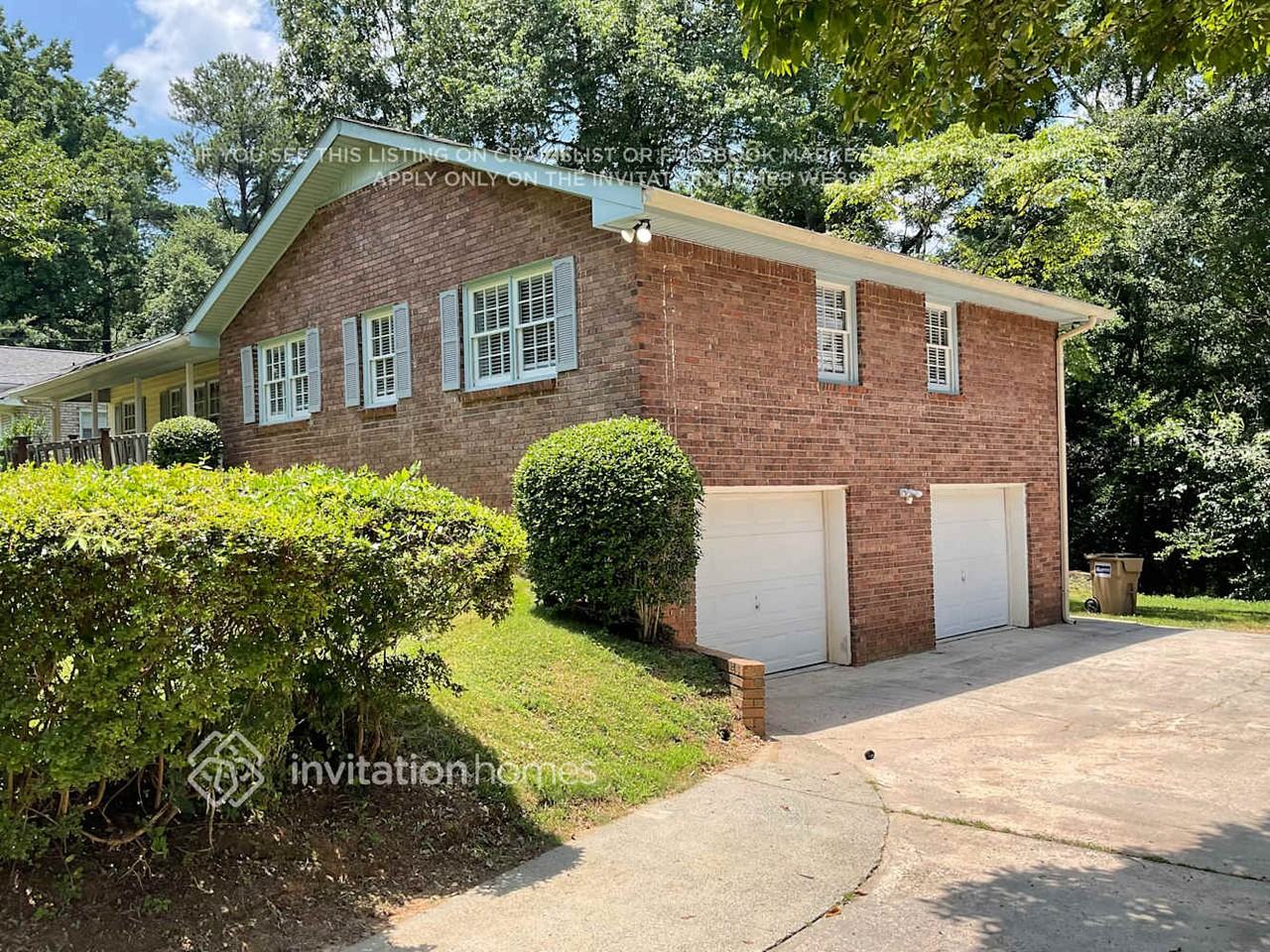680 Foxcroft Cir Se - Photo 2 of 13