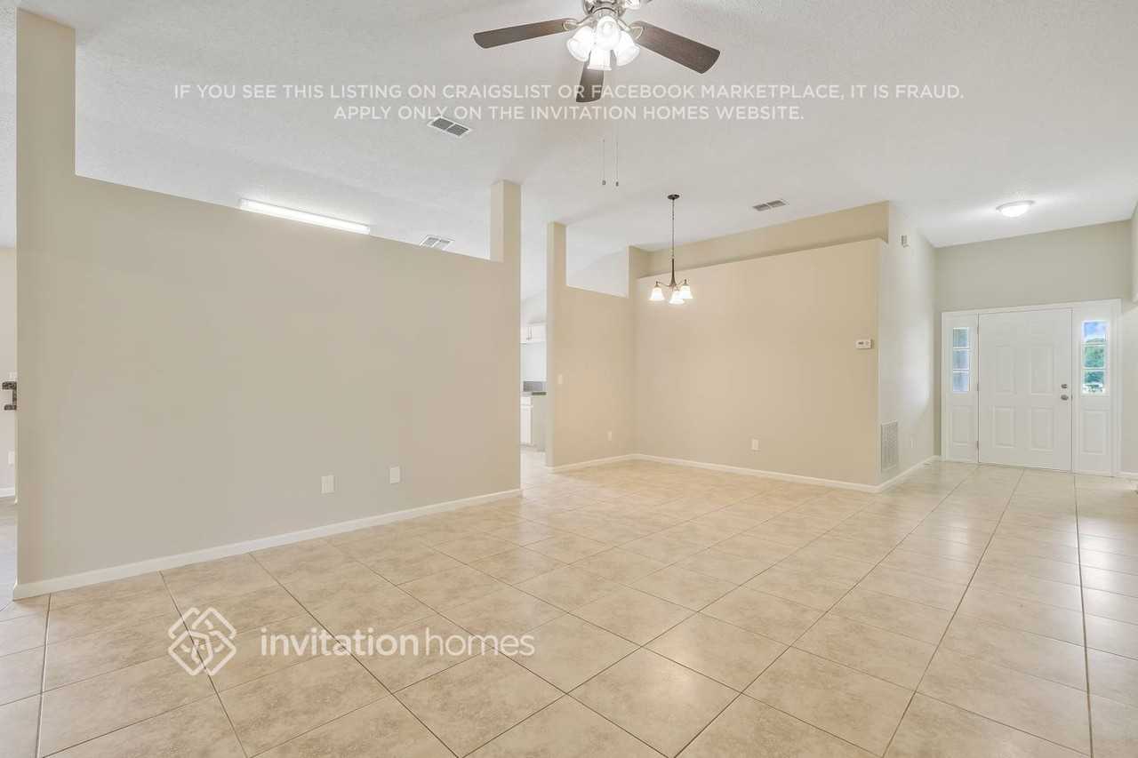 1800 Northglen Cir - Photo 2 of 24