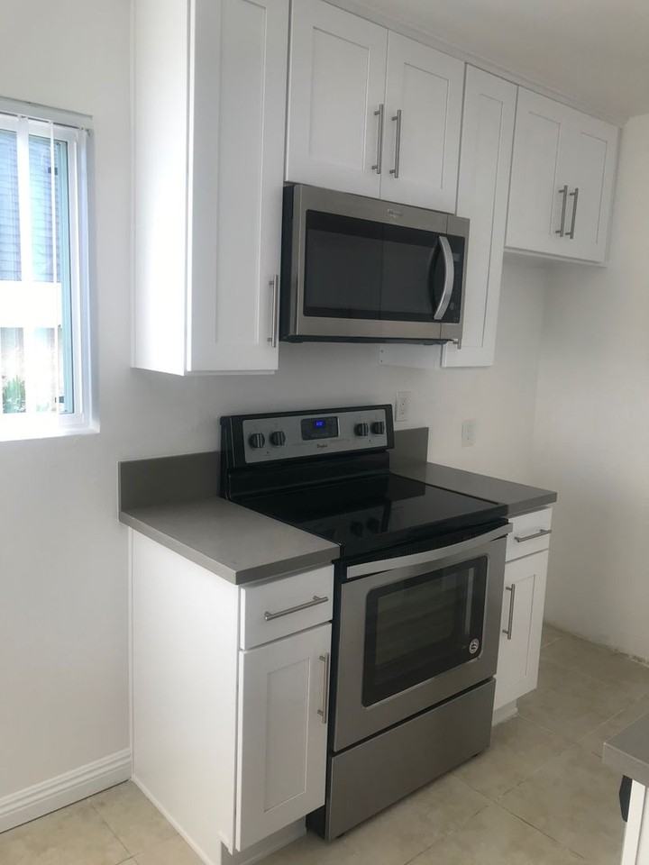 1900 Dufour Ave - Photo 3 of 16