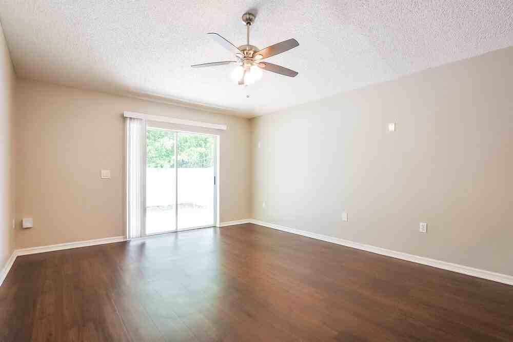 13825 Econ Woods Ln - Photo 4 of 16