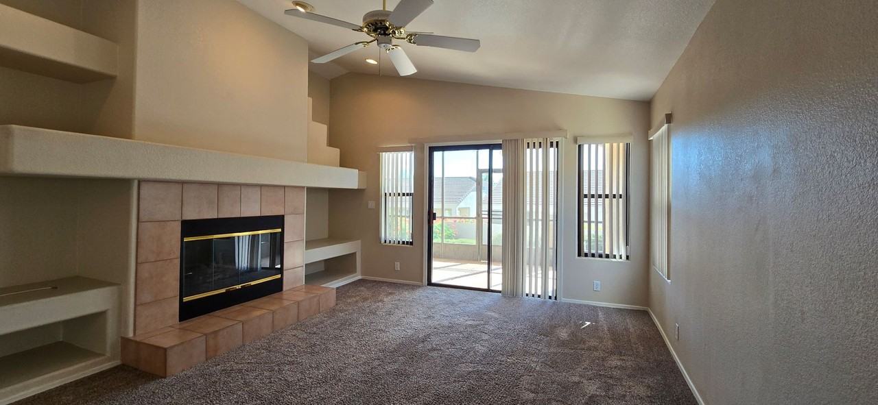 14025 N Sussex Pl - Photo 3 of 19