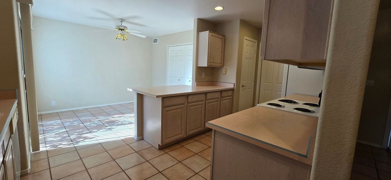 14025 N Sussex Pl - Photo 7 of 19