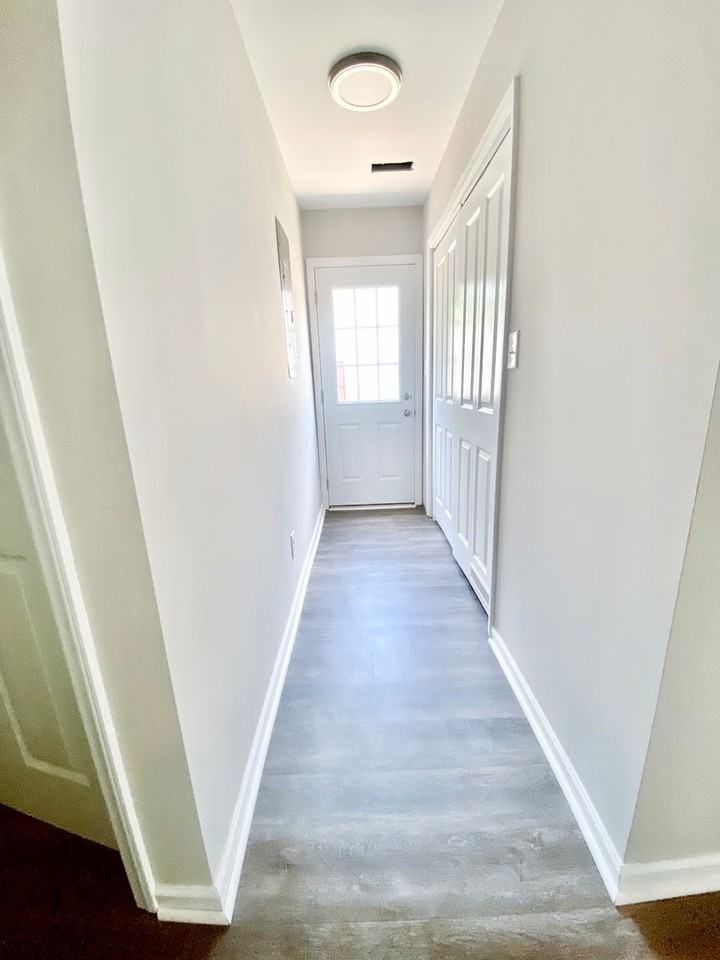 1065 Farm Pond Ln - Photo 3 of 18