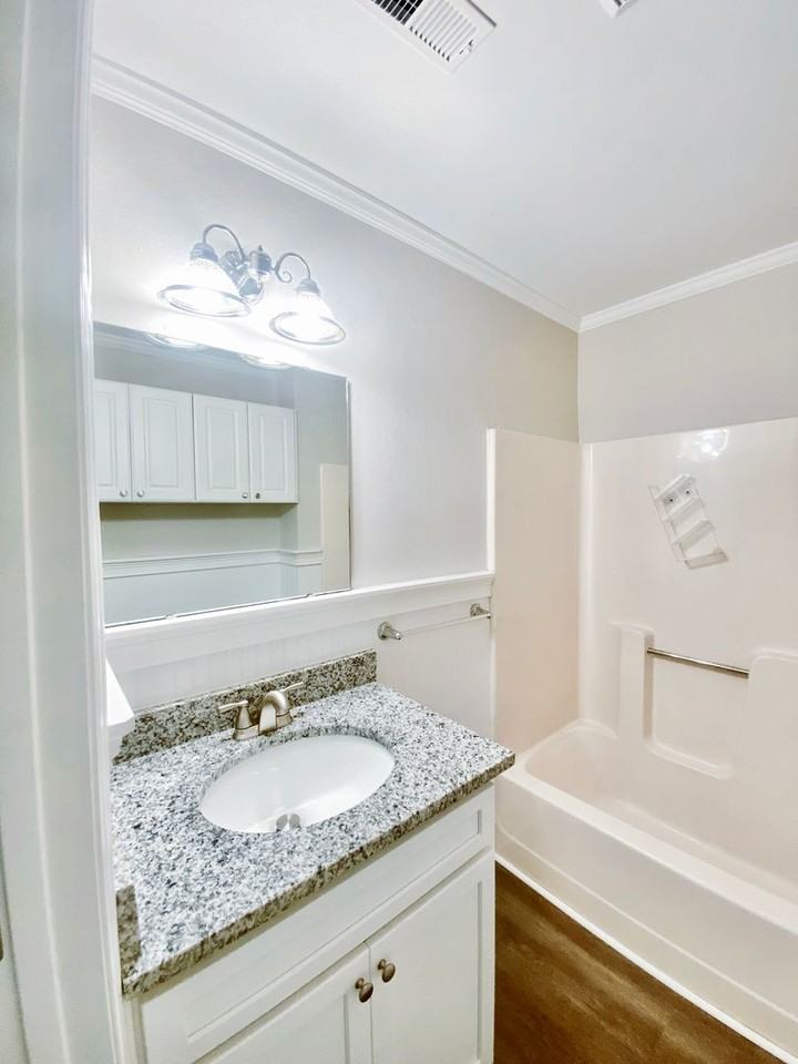 1065 Farm Pond Ln - Photo 5 of 18