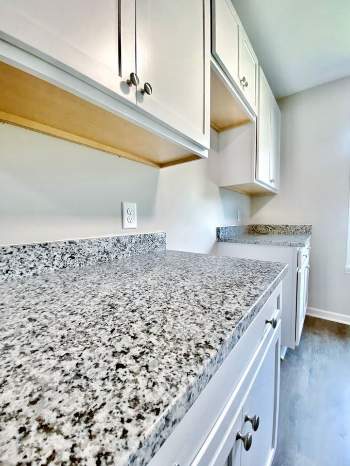 1065 Farm Pond Ln - Photo 7 of 18