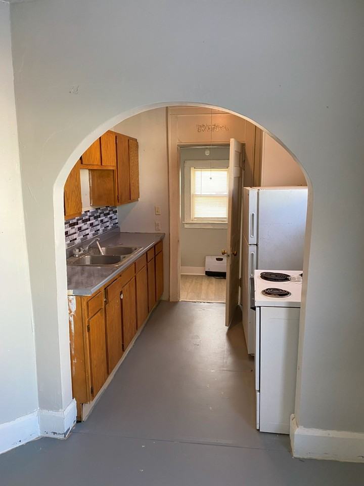 701 Arlington Avenue Northwest - Photo 2 of 14