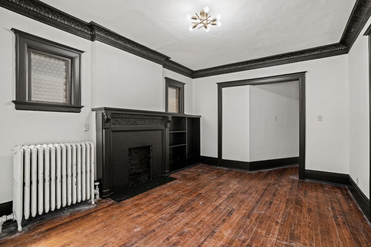 2937 N Maryland Ave - Photo 3 of 23