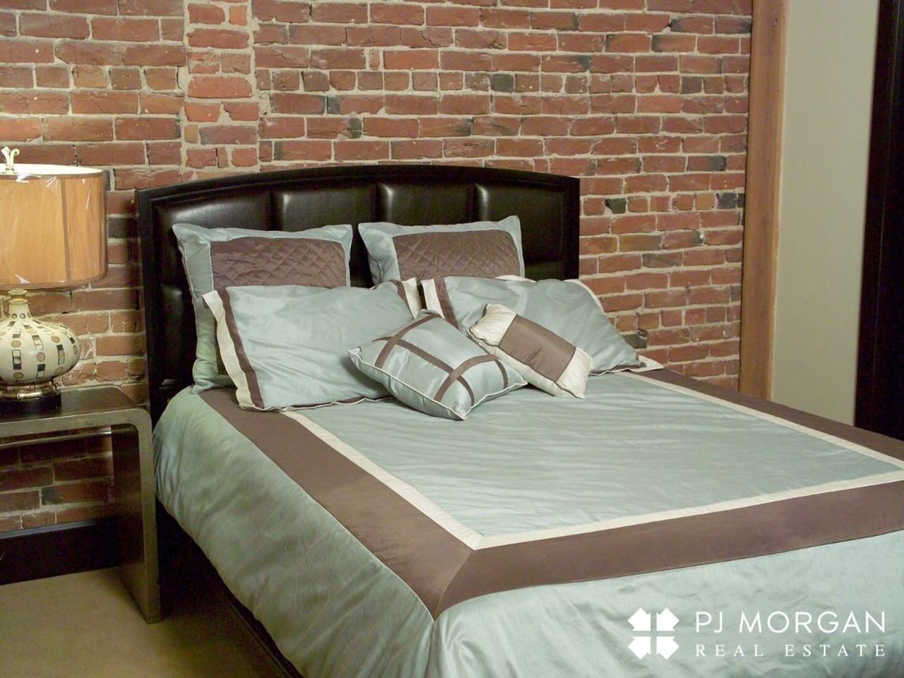 The Residence at Old Marketplace - Photo 5 of 8