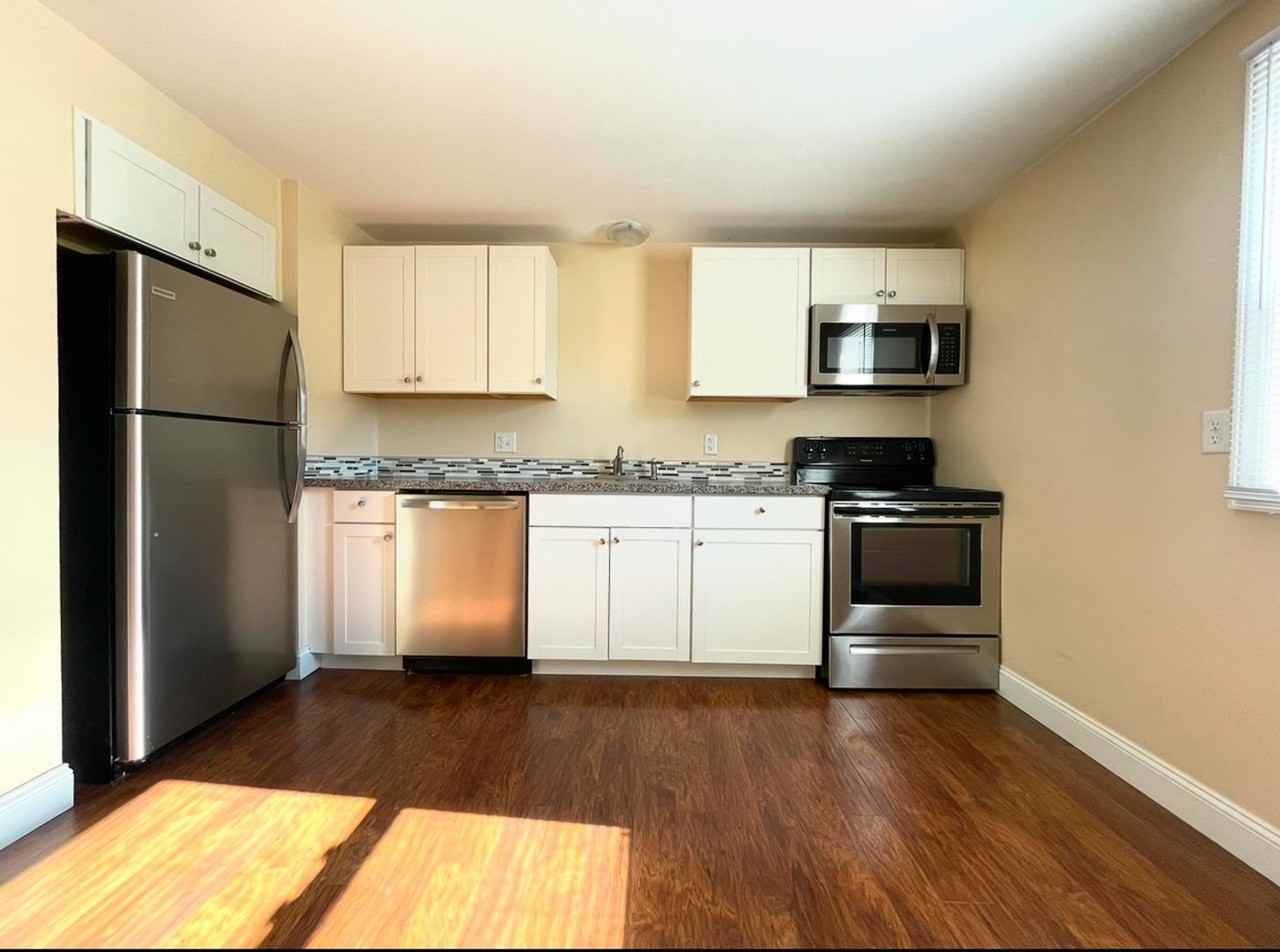 Luxury lakeside living in Hamburg - Photo 2 of 21