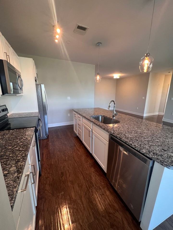 7 N Main St - Photo 2 of 33