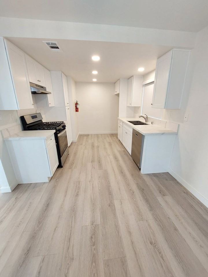 327 N Ynez Ave - Photo 3 of 15