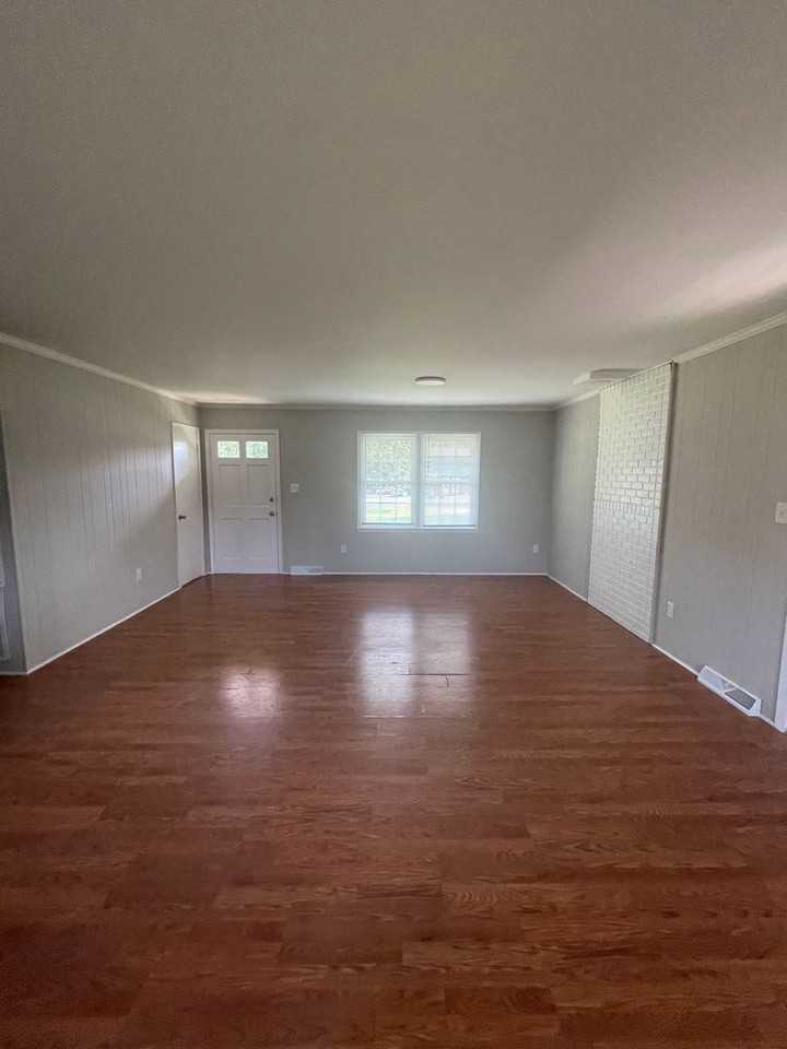 108 Eastbrook Cir - Photo 3 of 19