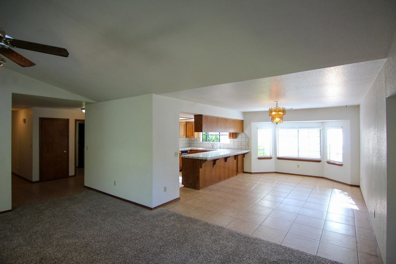 6827 Creekside St - Photo 5 of 21