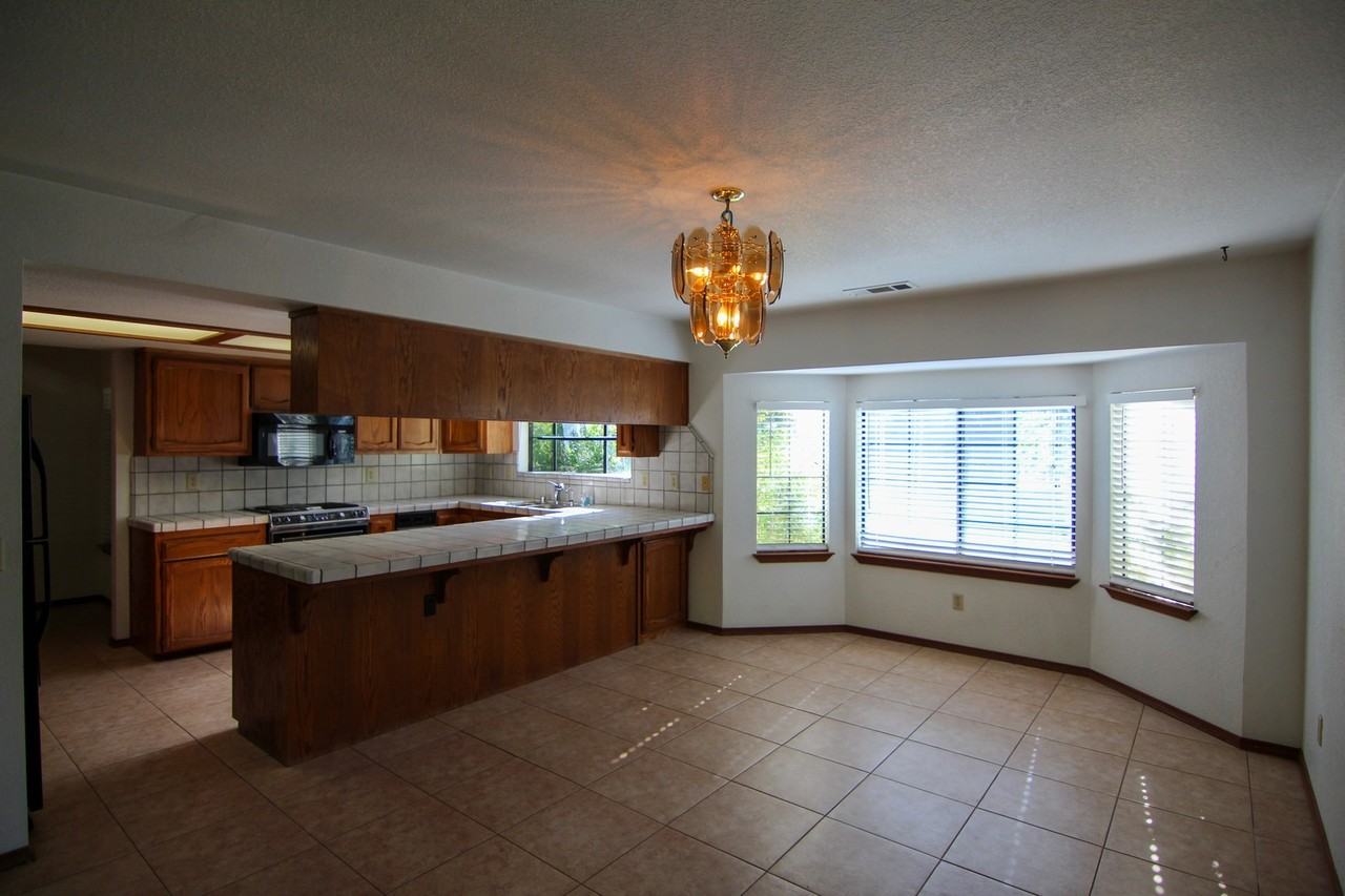 6827 Creekside St - Photo 6 of 21
