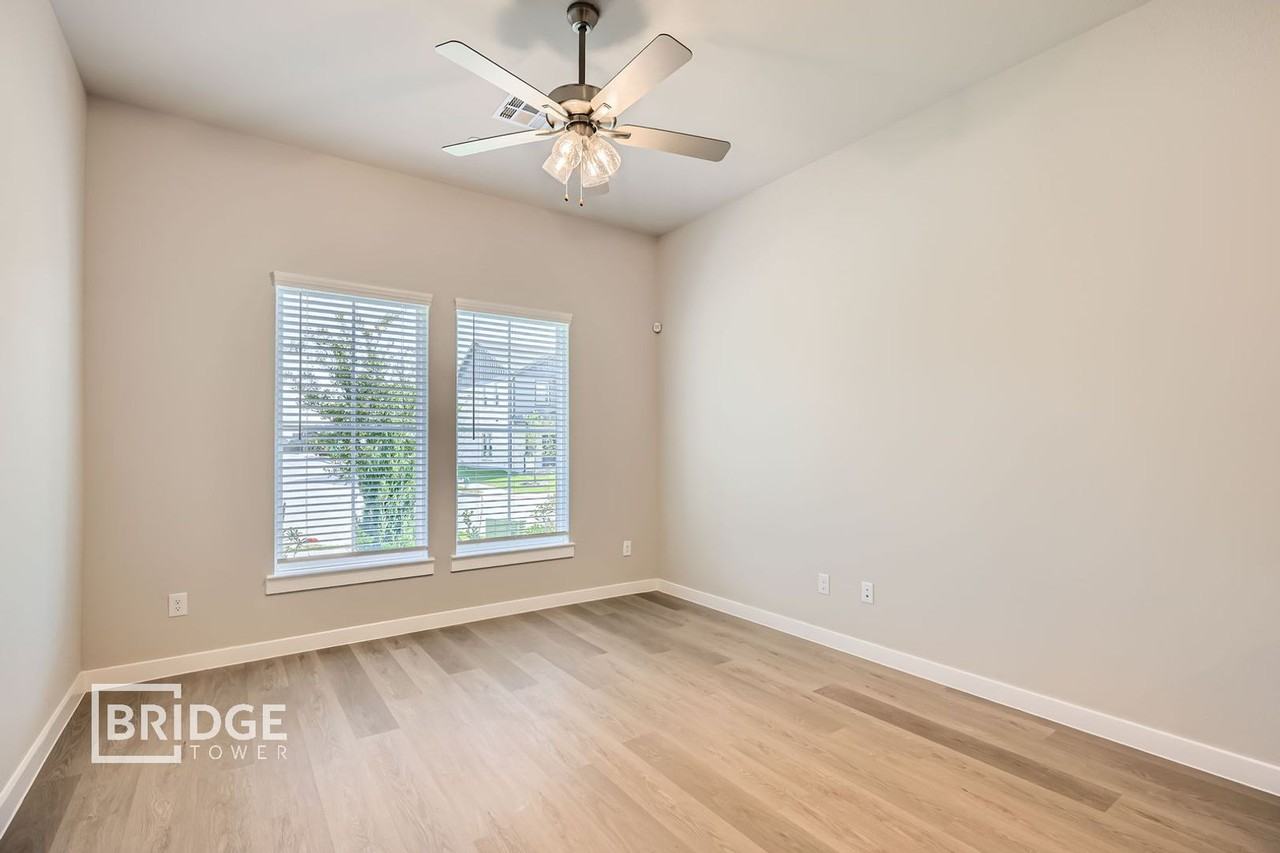 1000 Hudson Way - Photo 5 of 20