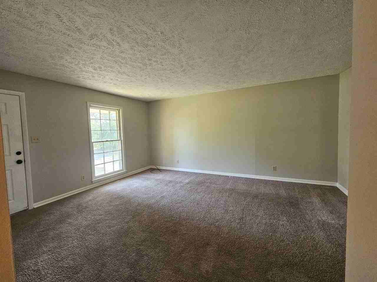 3318 Teakwood Dr - Photo 2 of 14