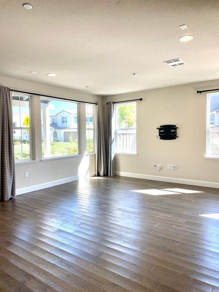 1910 Cannery Loop - Photo 5 of 28