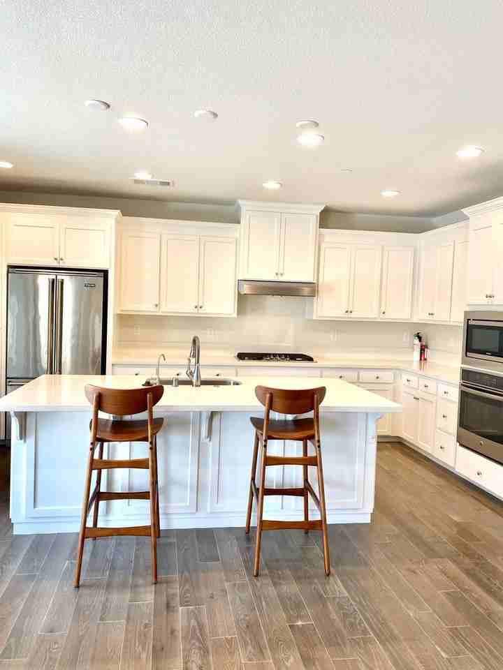 1910 Cannery Loop - Photo 6 of 28