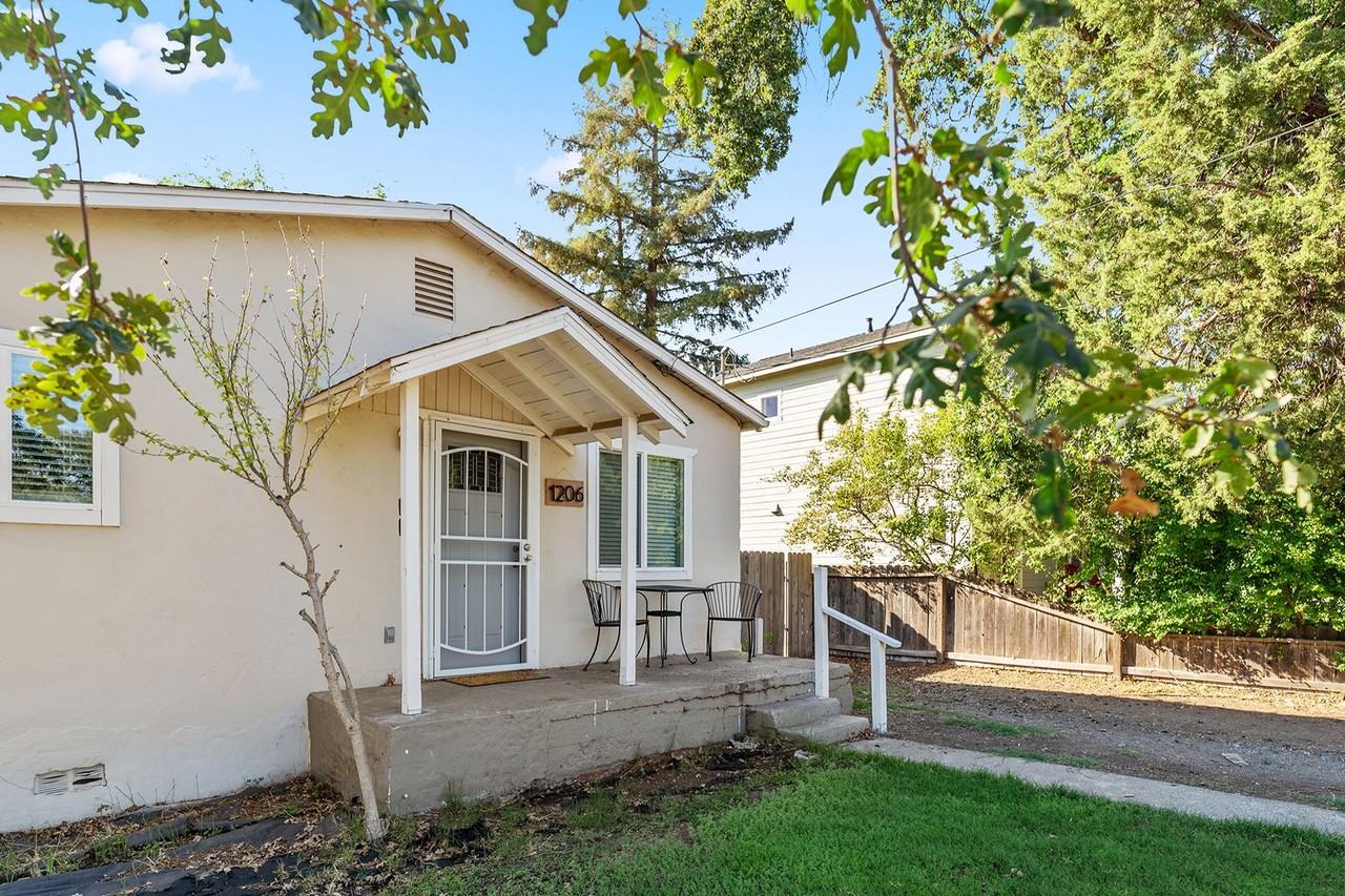 1206 Guill Street - Photo 2 of 18