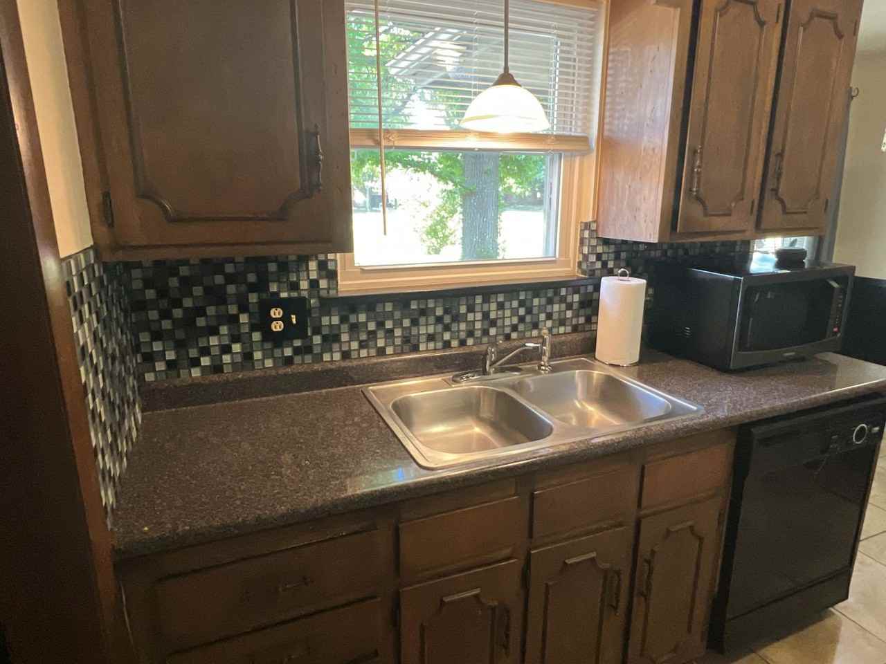 2546 S Mccann Ave - Photo 3 of 24