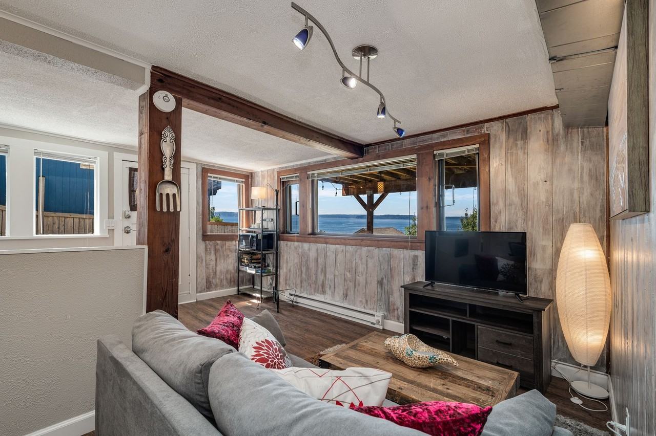 3719 59th Ave Sw - Photo 2 of 12