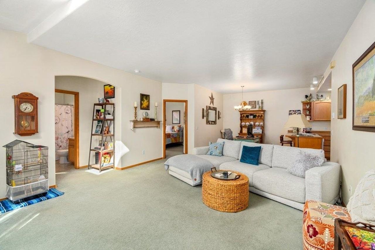 146 Laurelhurst Dr - Photo 2 of 12