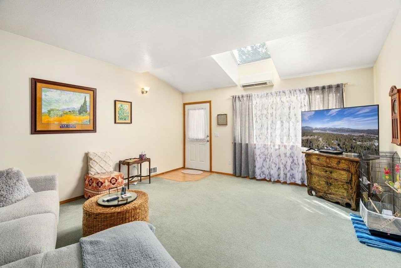 146 Laurelhurst Dr - Photo 3 of 12