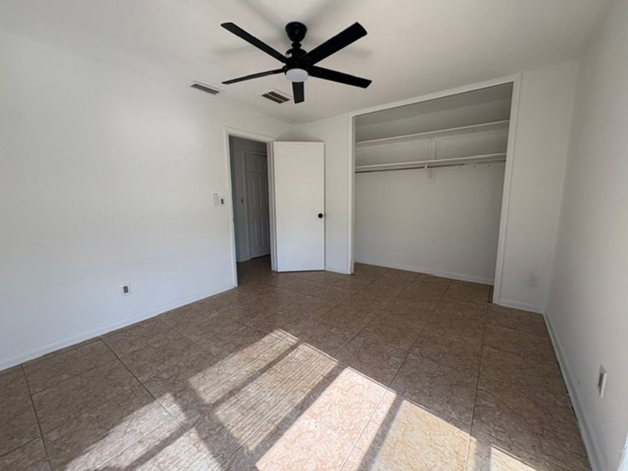 4124 Southeast 9th Court - Photo 6 of 17