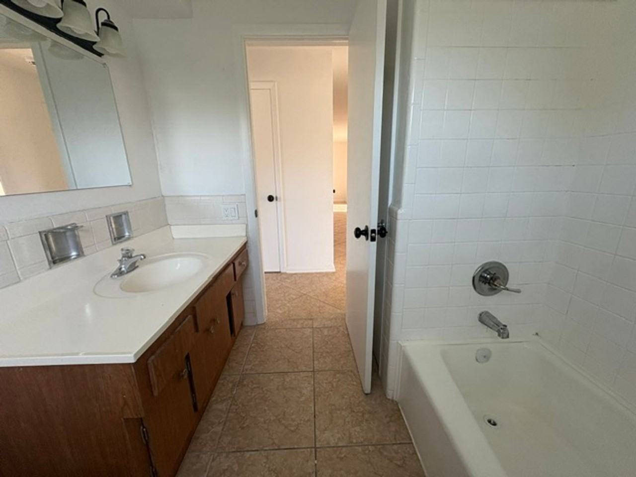 4124 Southeast 9th Court - Photo 7 of 17