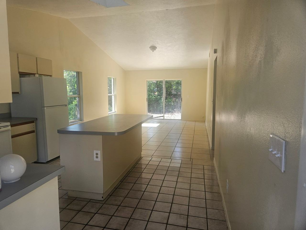 714 26th Ave E - Photo 2 of 8