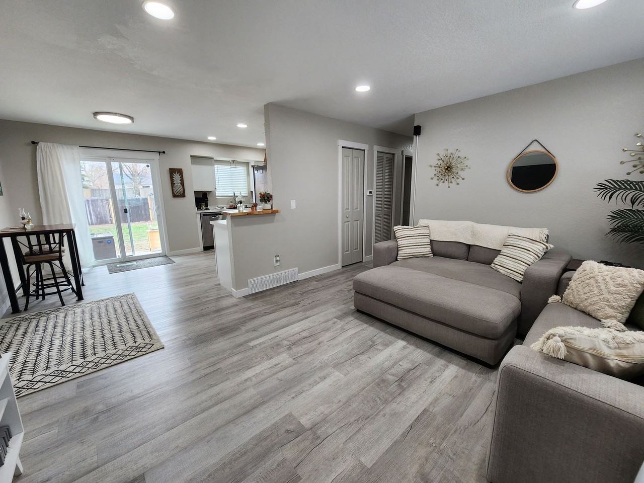 4850 Hunters Run - Photo 3 of 16