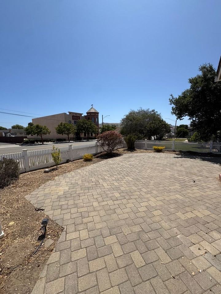 325 E Clark Ave - Photo 2 of 24