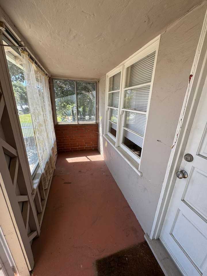 325 E Clark Ave - Photo 3 of 24