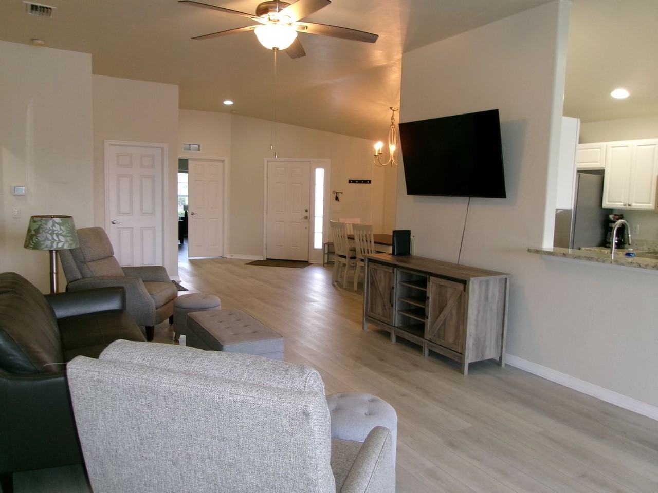 2483 Greendale Pl - Photo 3 of 17