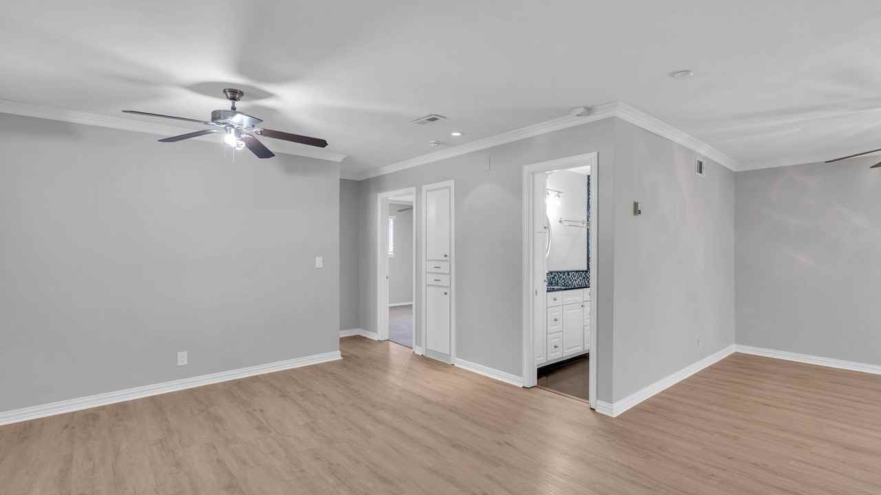 11618 E 15th St - Photo 3 of 12