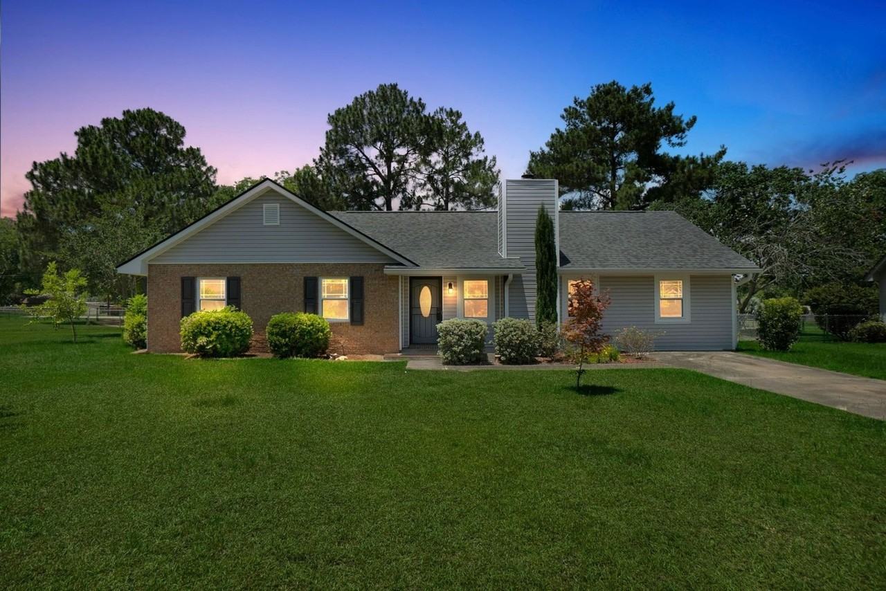 2627 Diana Cir - Photo 3 of 24