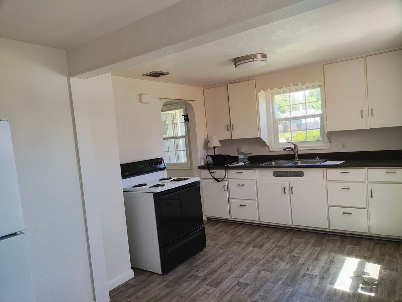 330 Goodyear St - Photo 4 of 24