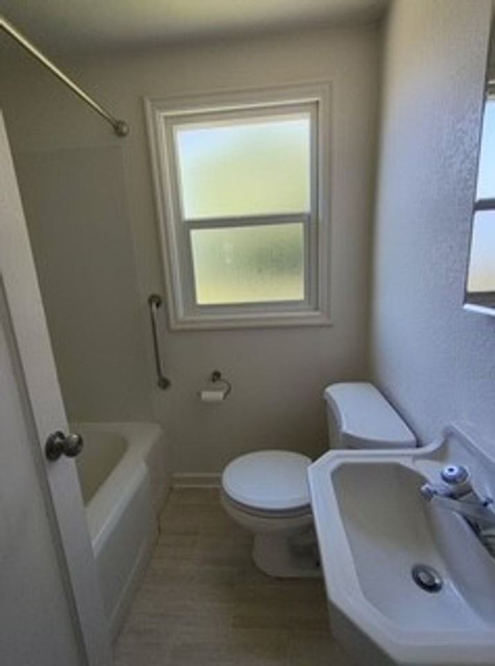 330 Goodyear St - Photo 6 of 24