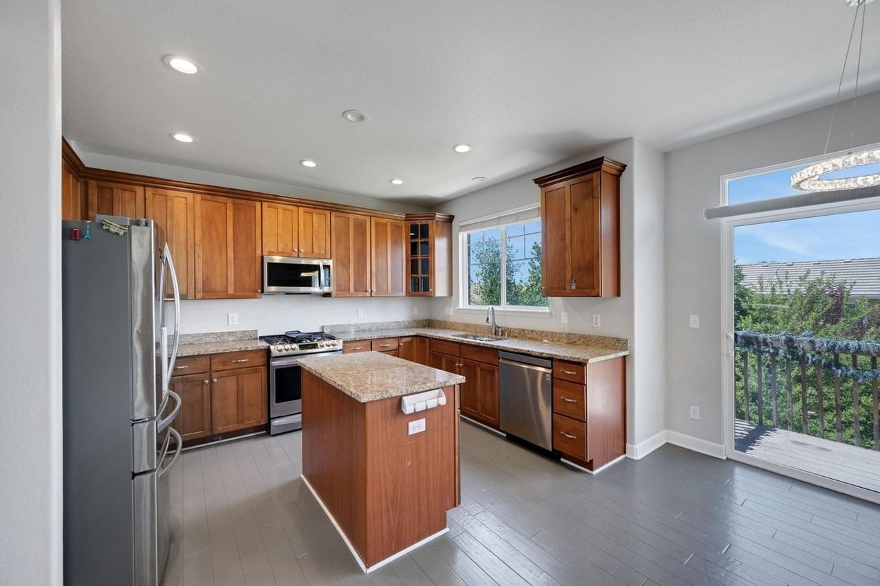 6867 S Biloxi Ct - Photo 3 of 32